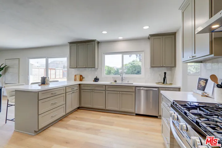 476 Jeanne Court, Newbury Park, California 91320