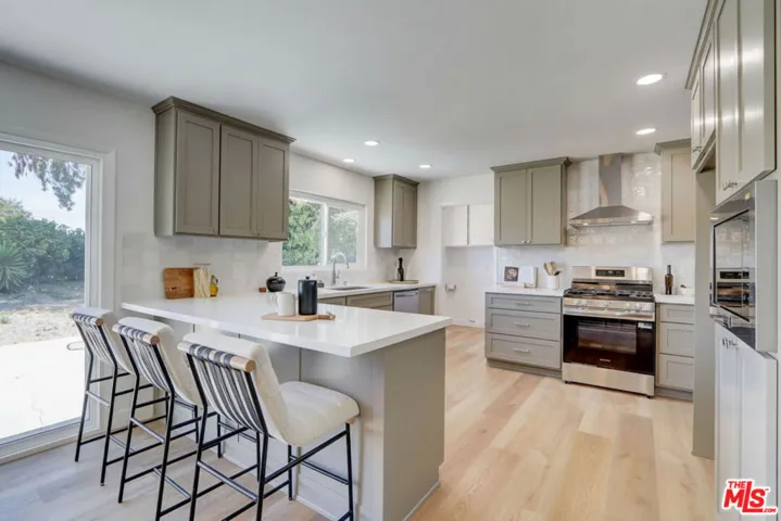476 Jeanne Court, Newbury Park, California 91320