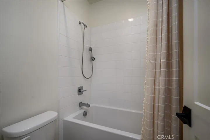 Guest Bathroom Bath Area
