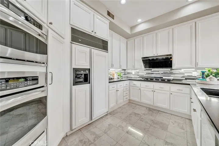 2466 Aquasanta, Tustin, California 92782