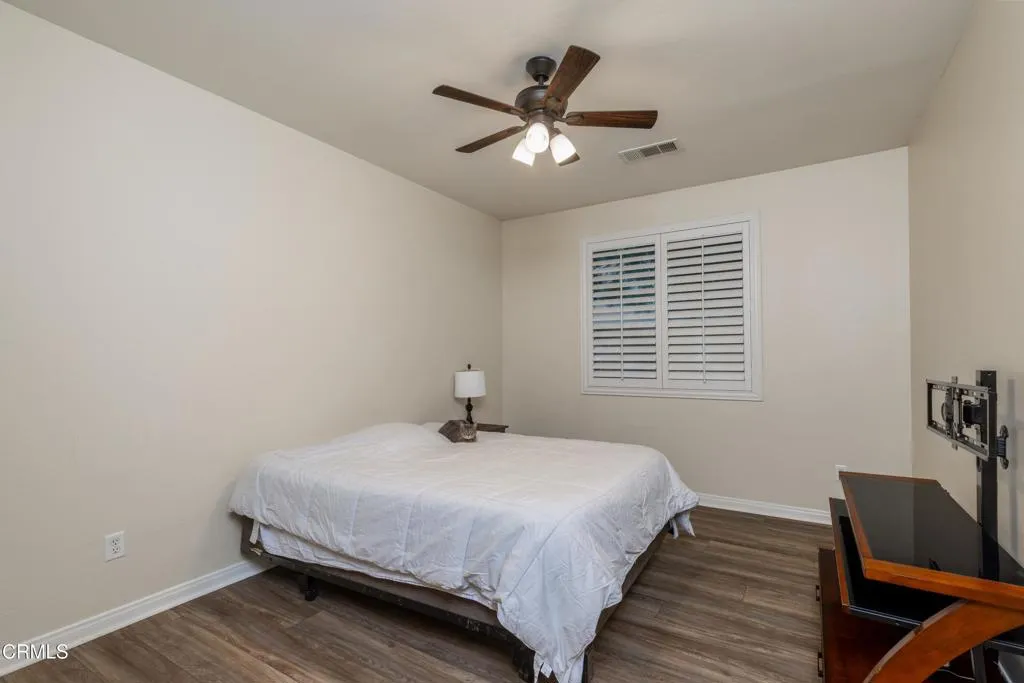 22_bedroom_3