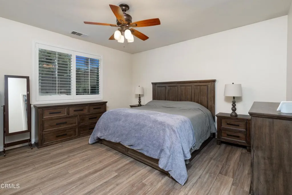 20_bedroom_1