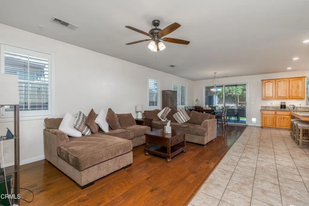 08_living_room_1