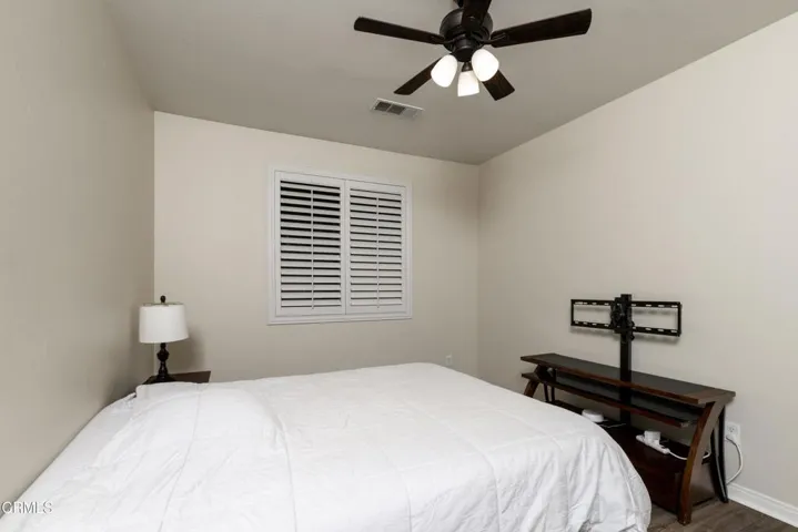 23_bedroom_4