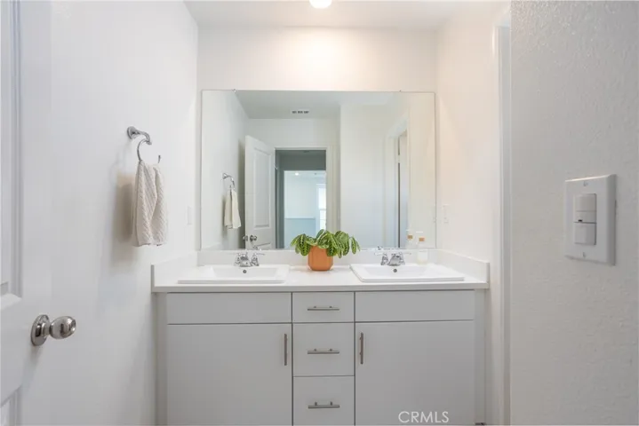 2467 Gunner Ridge, Rialto, California 92377