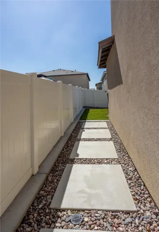 2467 Gunner Ridge, Rialto, California 92377