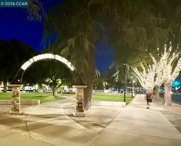 Todos Santos Square