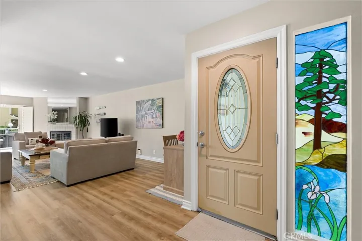 Entrance Living room