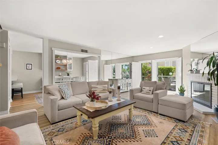 Living room, Dining room