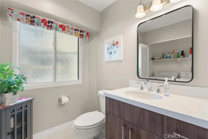 Upstairs bath with Shower