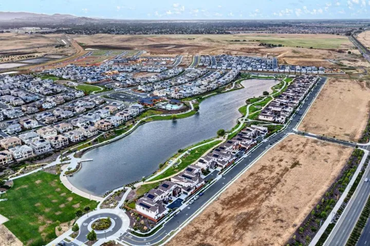 2466 Shore Vista, Fairfield, California 94533