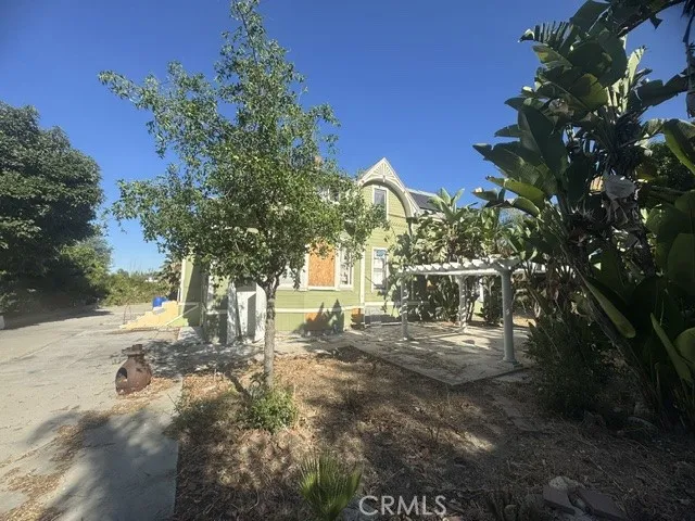 850 E Columbia, Pomona, California 91767