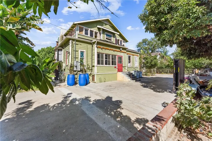 850 E Columbia, Pomona, California 91767