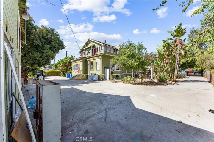 850 E Columbia, Pomona, California 91767