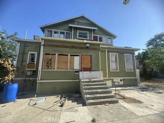 850 E Columbia, Pomona, California 91767