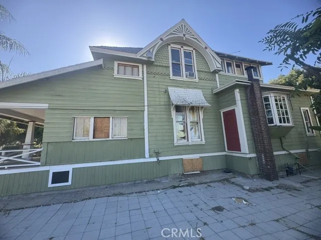 850 E Columbia, Pomona, California 91767