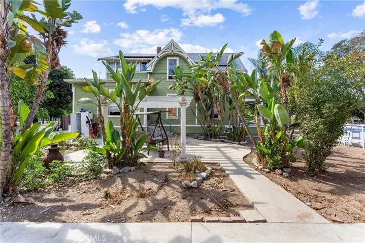 850 E Columbia, Pomona, California 91767