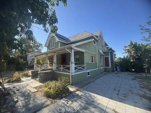 850 E Columbia, Pomona, California 91767