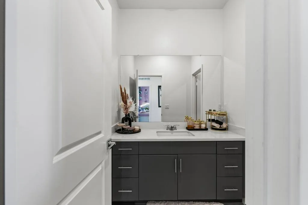Bathroom 2 Bedroom Wing