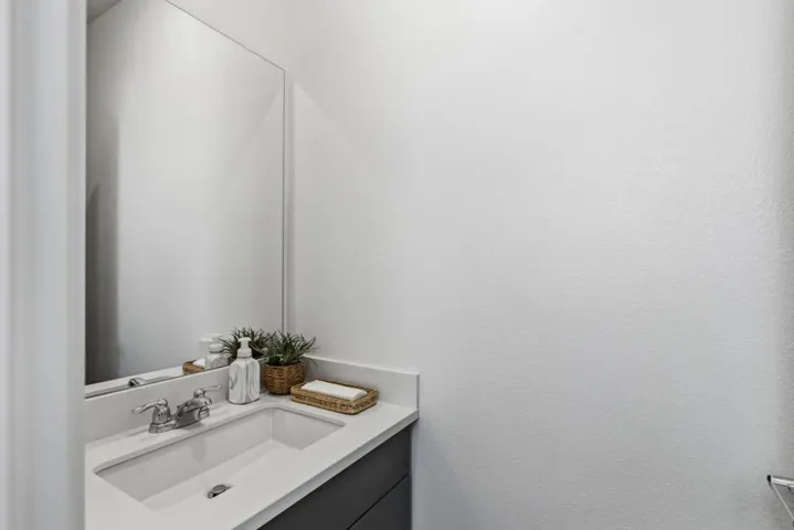 Guest - Half Bathroom