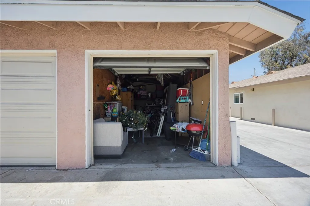 1 Car Garage