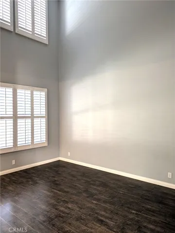 living room vaulted ceiling