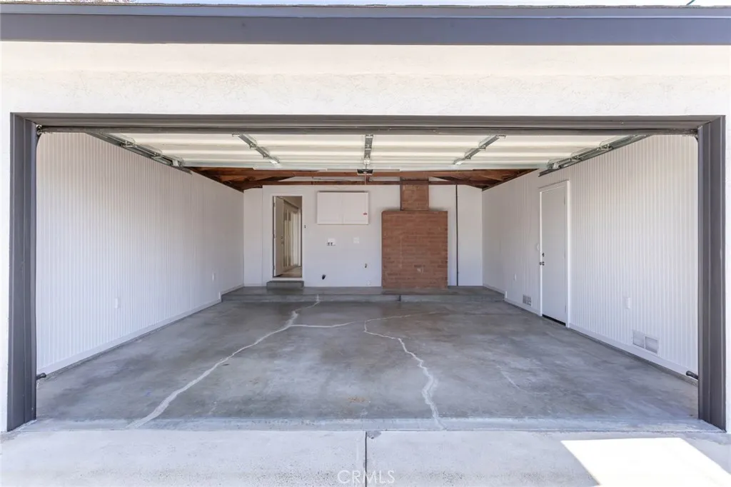Finished walls in garage, Washer/dryer hookup and venting, Overhead laundry cabinet
