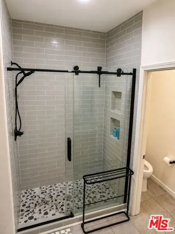Frameless Shower Full Tile