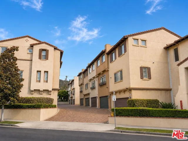 5046 Mosaic Ct Exterior