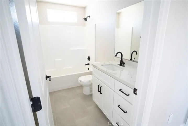 11441 5th Ave, Hesperia, California 92345