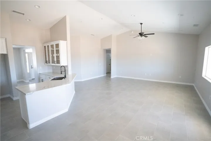 11441 5th Ave, Hesperia, California 92345