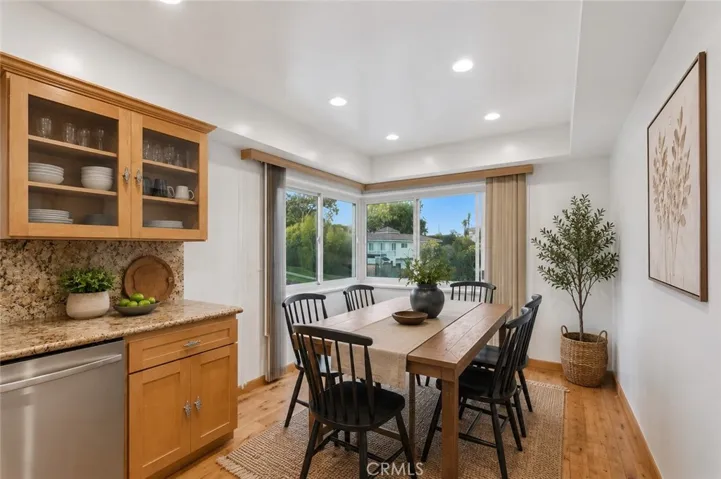 Dining Area
Digitally staged