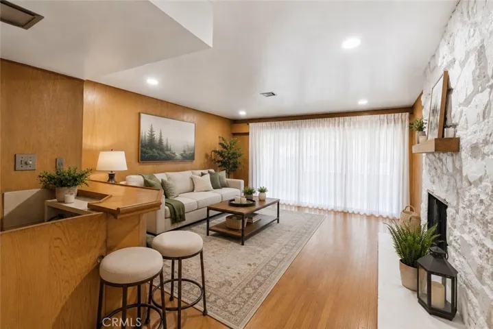 Family Room
Digitally Staged
