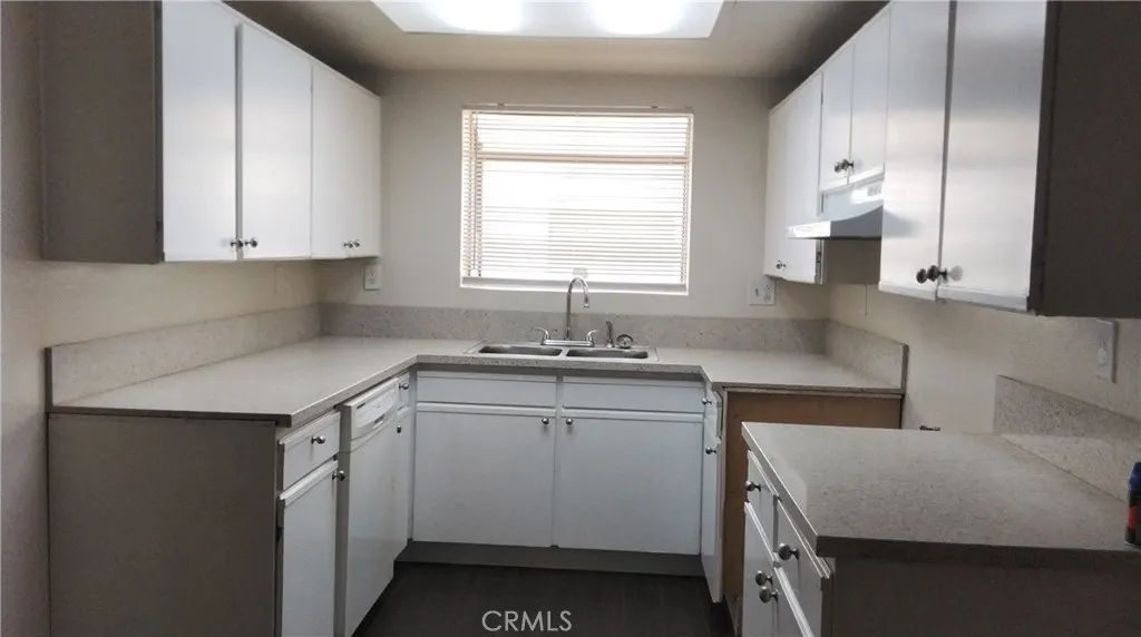 Kitchen with bay window
