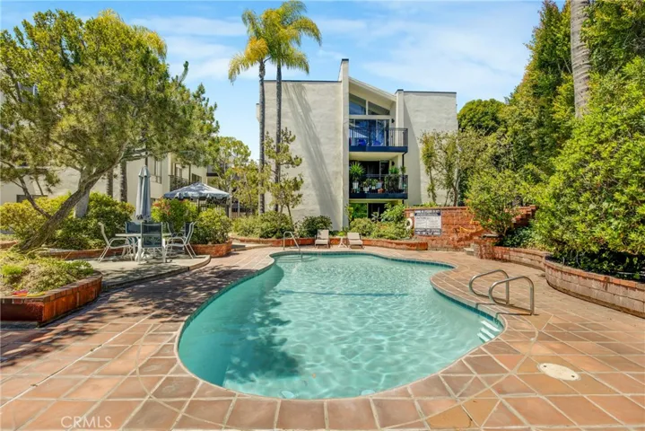 1340 S Beverly Glen 211, Los Angeles, California 90024