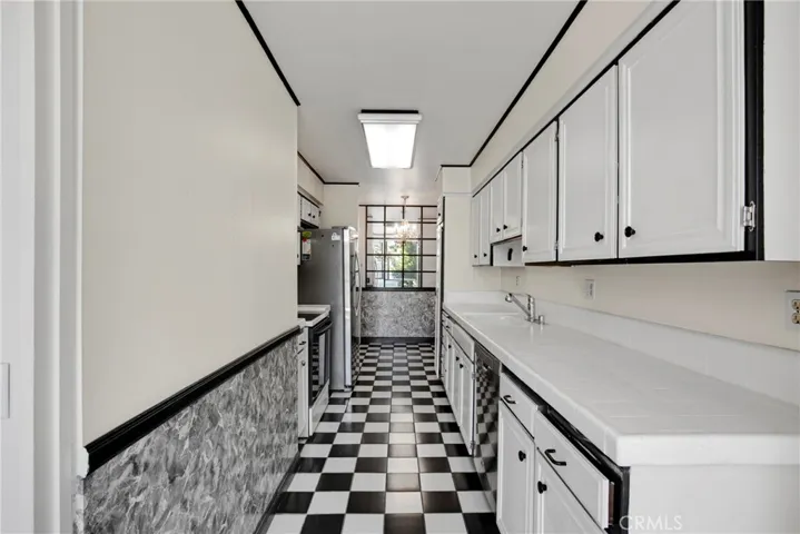 1340 S Beverly Glen 211, Los Angeles, California 90024