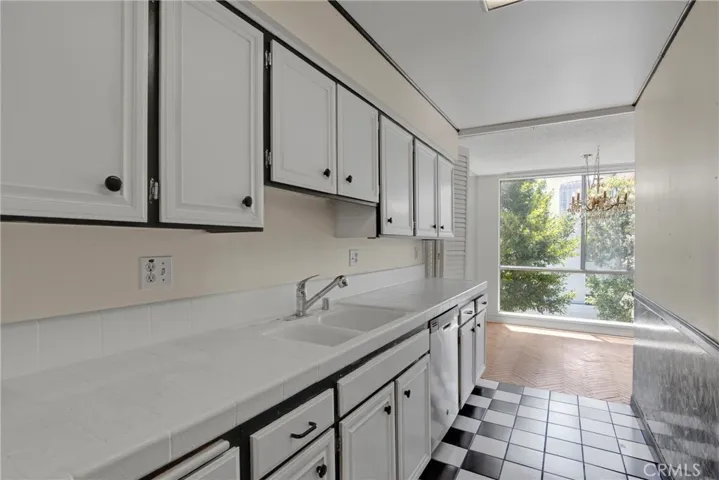 1340 S Beverly Glen 211, Los Angeles, California 90024