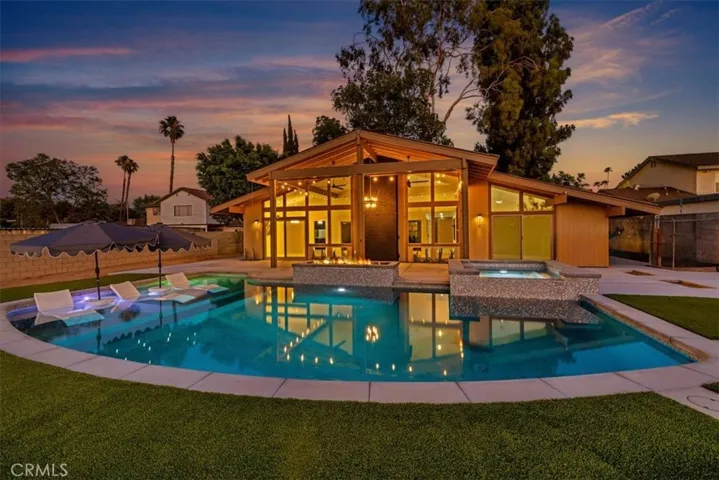 5813 Old Ranch, Riverside, California 92504