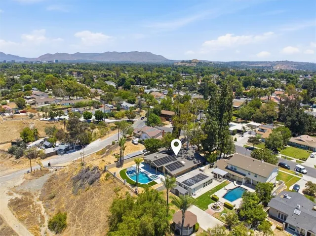 5813 Old Ranch, Riverside, California 92504