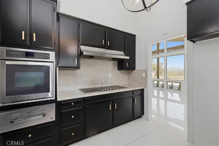 5813 Old Ranch, Riverside, California 92504