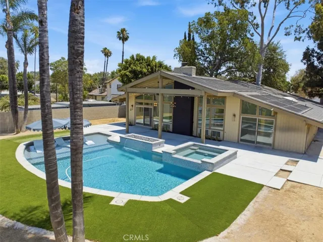 5813 Old Ranch, Riverside, California 92504