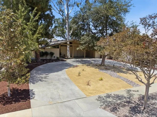 5813 Old Ranch, Riverside, California 92504