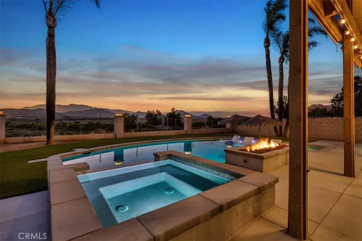 5813 Old Ranch, Riverside, California 92504