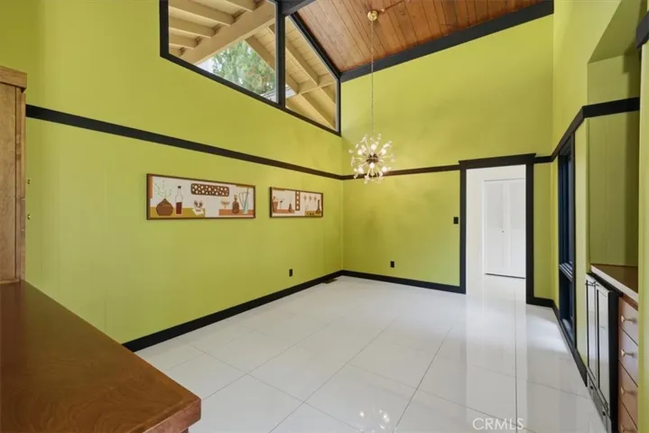 5813 Old Ranch, Riverside, California 92504