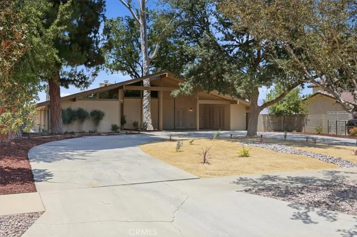 5813 Old Ranch, Riverside, California 92504