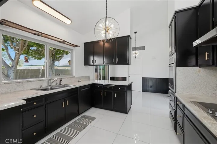 5813 Old Ranch, Riverside, California 92504