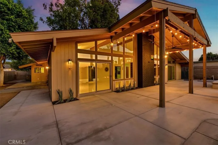5813 Old Ranch, Riverside, California 92504