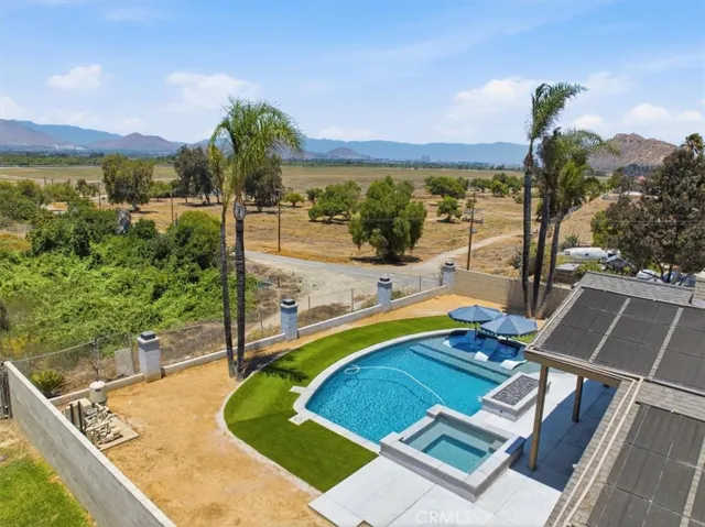 5813 Old Ranch, Riverside, California 92504