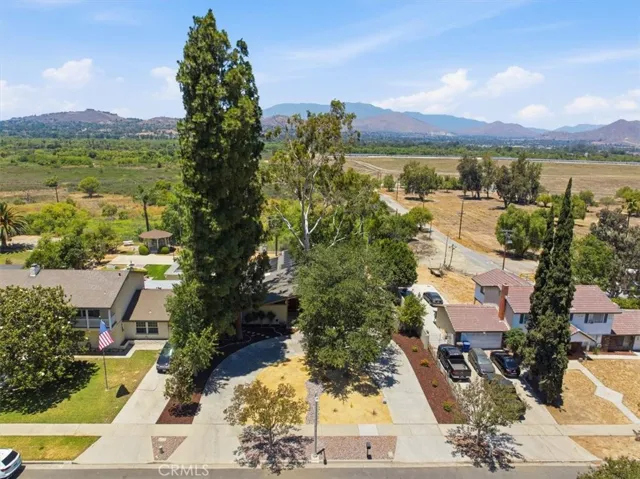 5813 Old Ranch, Riverside, California 92504