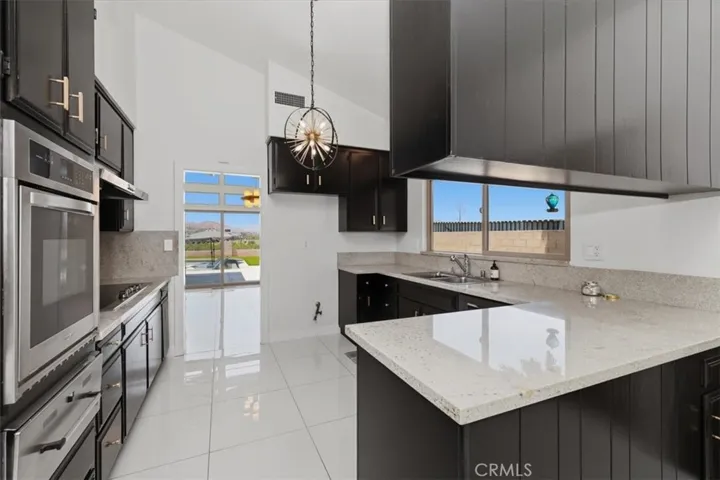 5813 Old Ranch, Riverside, California 92504